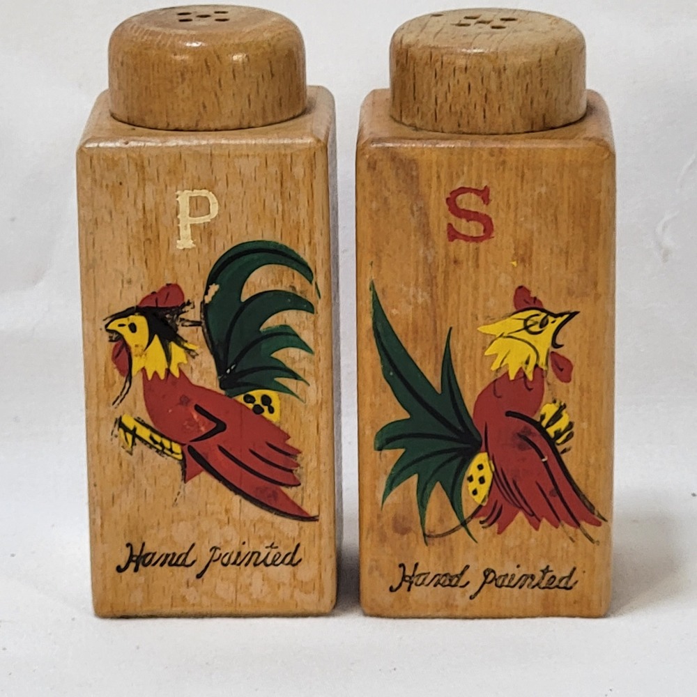 Vintage Wood Rooster Salt Pepper Shakers Hand Painted Farmhouse Kitchen Pair